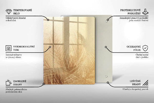 Tabla de cortar de vidrio Nueces sobre un fondo blanco