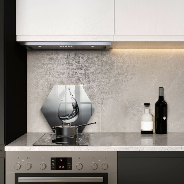 Tabla de cortar de vidrio Un vaso de agua