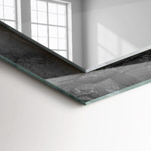 Grietas en una piedra negra