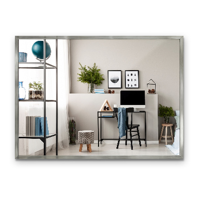 Espejo minimalista rectangular con marco plateado de 70x50 cm