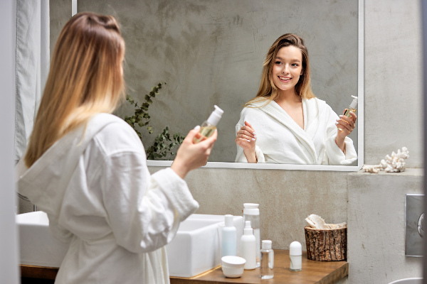 Espejo rectangular para salón con marco blanco 60x40 cm