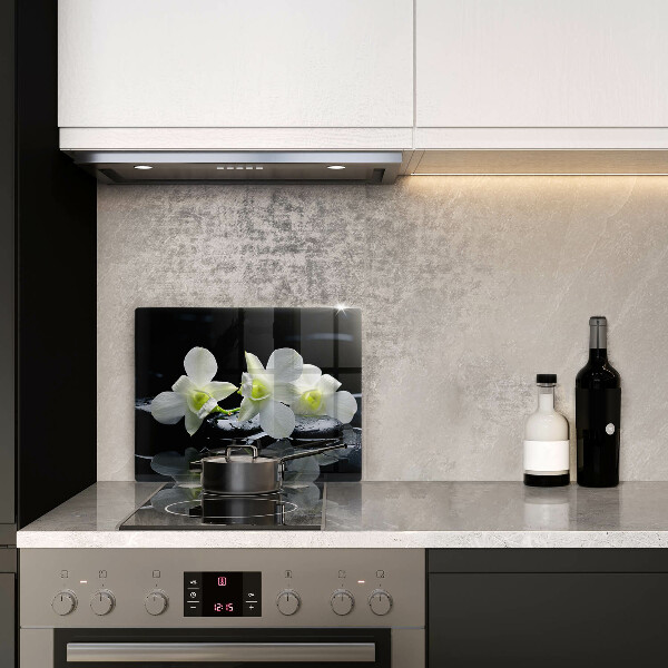 Cubre vitrocerámica Flores blancas en agua Zen.