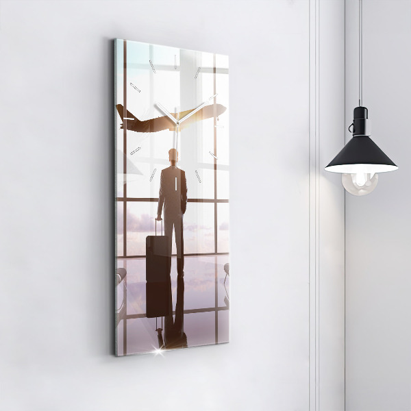 Reloj de vidrio vertical Hombre en el aeropuerto - espejomat.es