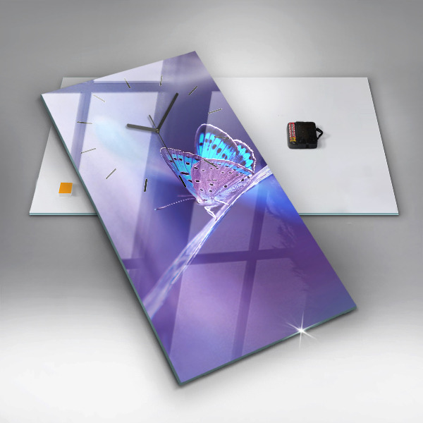 Reloj vertical Mariposa sobre hierba - espejomat.es