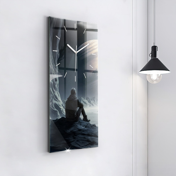 Reloj vertical Hombre en la luna de fondo - espejomat.es