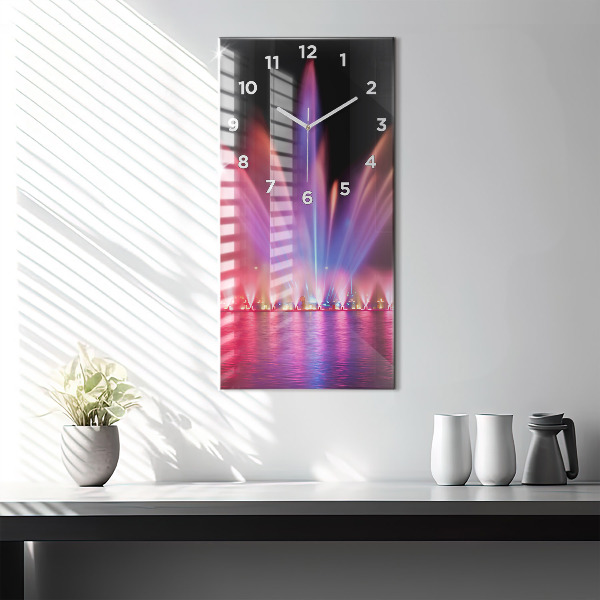 Reloj de vidrio vertical Fuente de Wrocław por la noche - espejomat.es