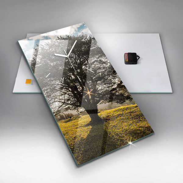 Reloj de vidrio vertical Árbol en una colina - espejomat.es