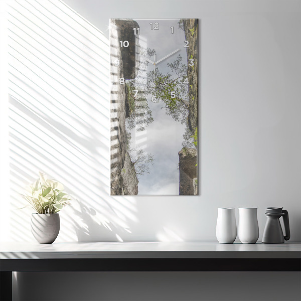 Reloj vertical Ciudad del rock en la República Checa - espejomat.es