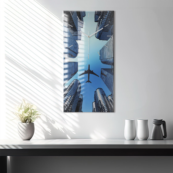 Reloj de vidrio vertical Avión sobre edificios - espejomat.es