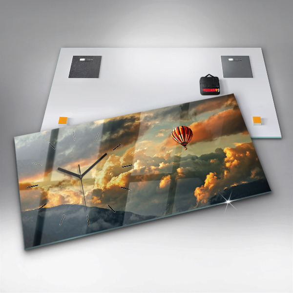 Reloj de cristal horizontal Vuelo en globo en las nubes