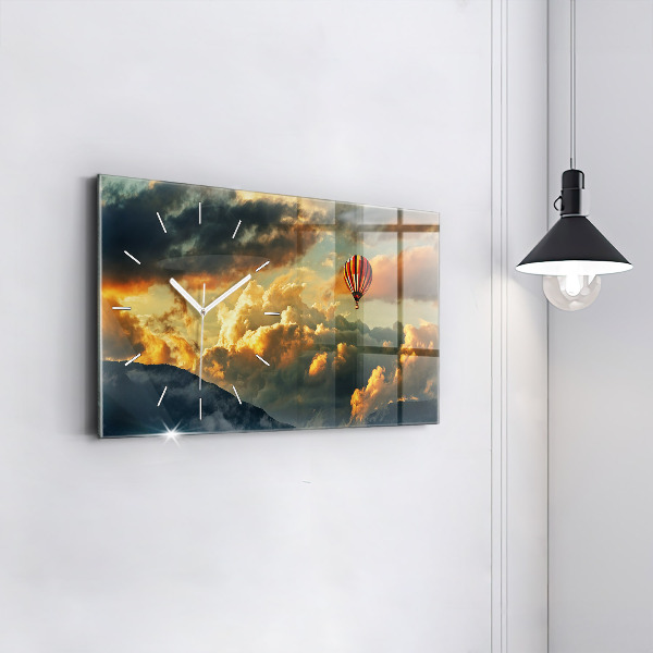 Reloj de cristal horizontal Vuelo en globo en las nubes