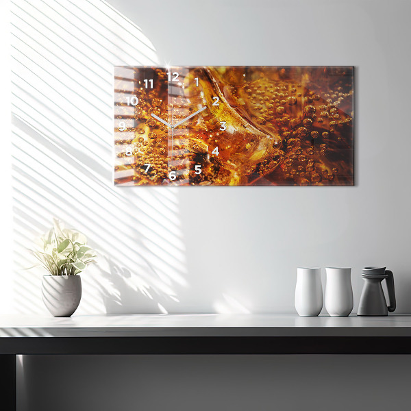 Reloj de cristal horizontal Primer plano de una copa