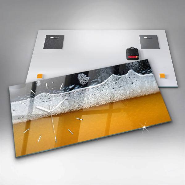 Reloj de cristal horizontal Primer plano de una cerveza