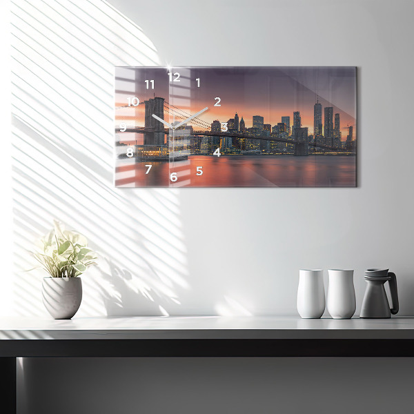 Reloj horizontal East River de Nueva York