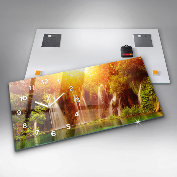 Reloj de cristal horizontal Vista de una cascada