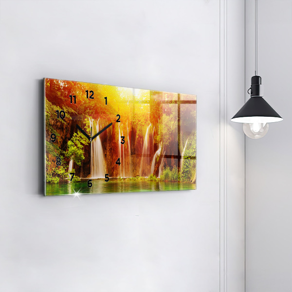 Reloj de cristal horizontal Vista de una cascada