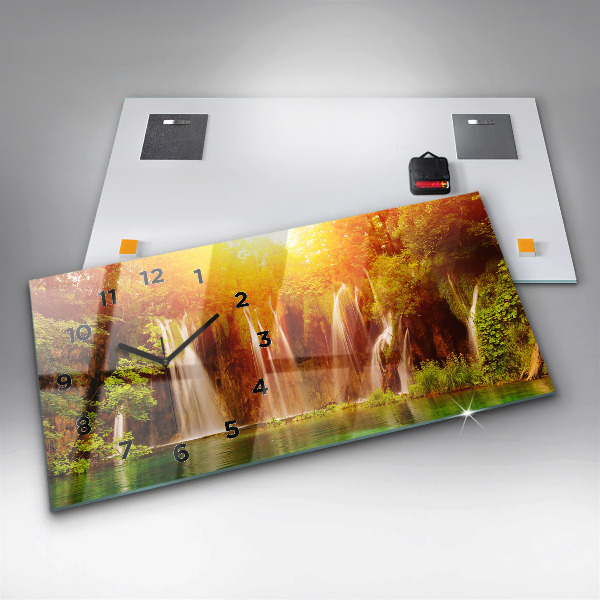 Reloj de cristal horizontal Vista de una cascada