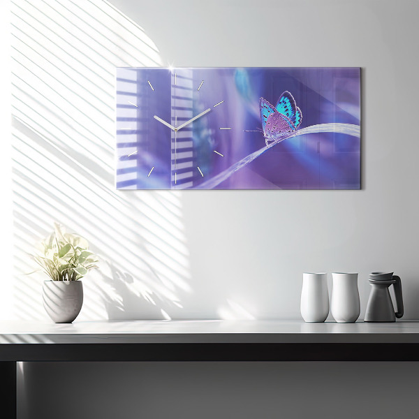 Reloj horizontal Mariposa sobre hierba