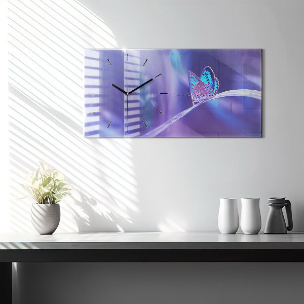 Reloj horizontal Mariposa sobre hierba