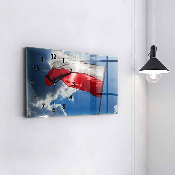 Reloj horizontal Bandera polaca contra el cielo
