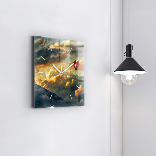 Reloj de pared cuadrado Vuelo en globo en las nubes