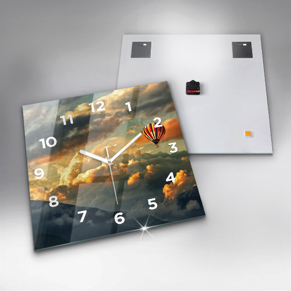 Reloj de pared cuadrado Vuelo en globo en las nubes
