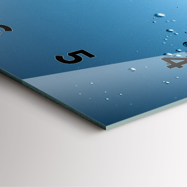 Reloj cuadrado Primer plano de agua