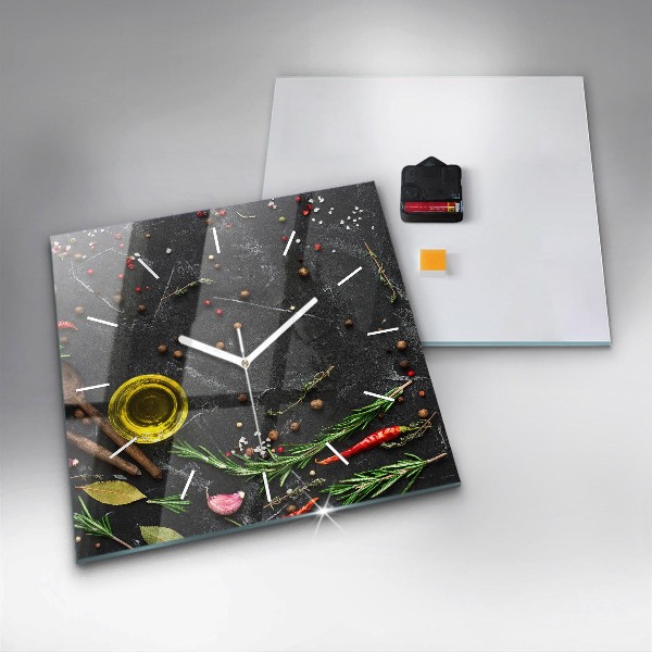 Reloj cuadrado Especias sobre la mesa