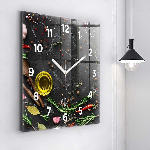 Reloj cuadrado Especias sobre la mesa