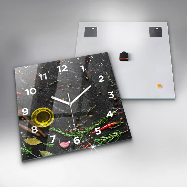 Reloj cuadrado Especias sobre la mesa