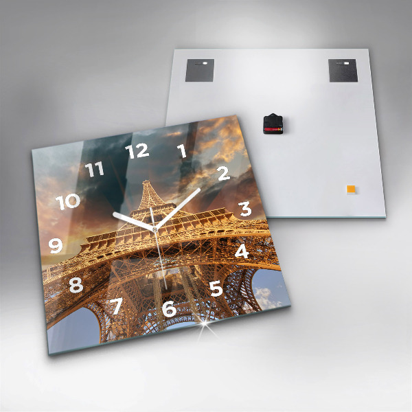 Reloj cuadrado Torre Eiffel bajo el sol