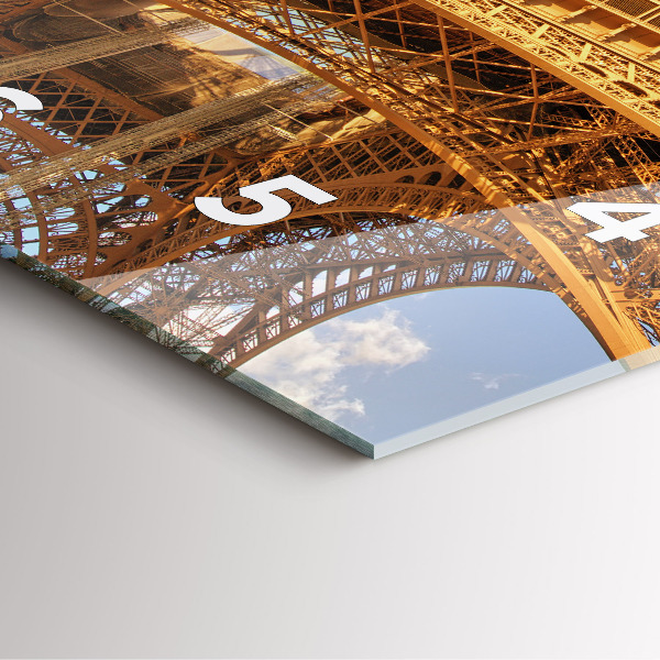 Reloj cuadrado Torre Eiffel bajo el sol