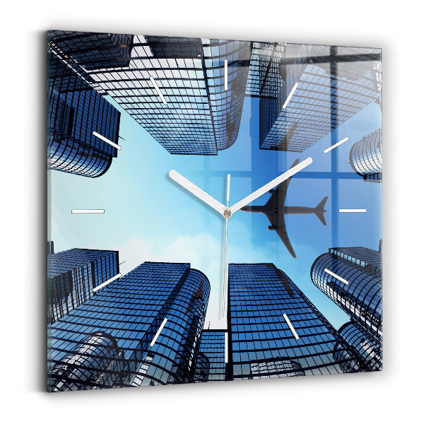 Reloj cuadrado Avión sobre edificios
