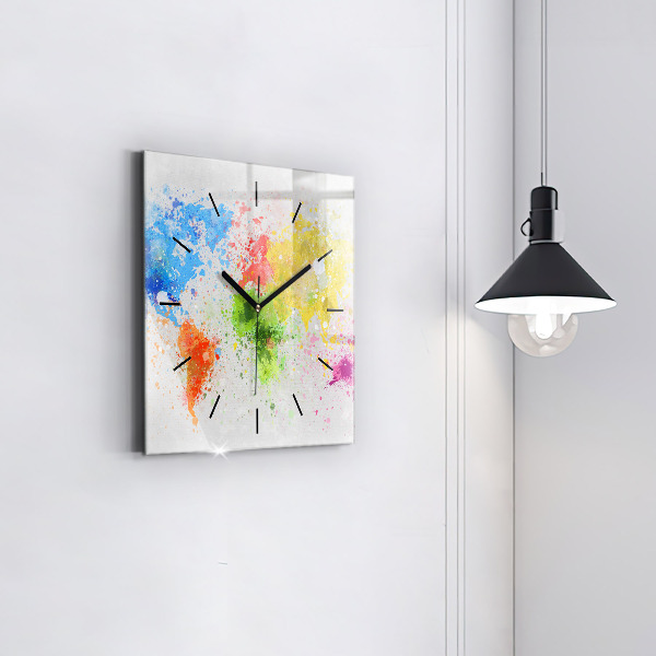 Reloj cuadrado Mapamundi sobre papel