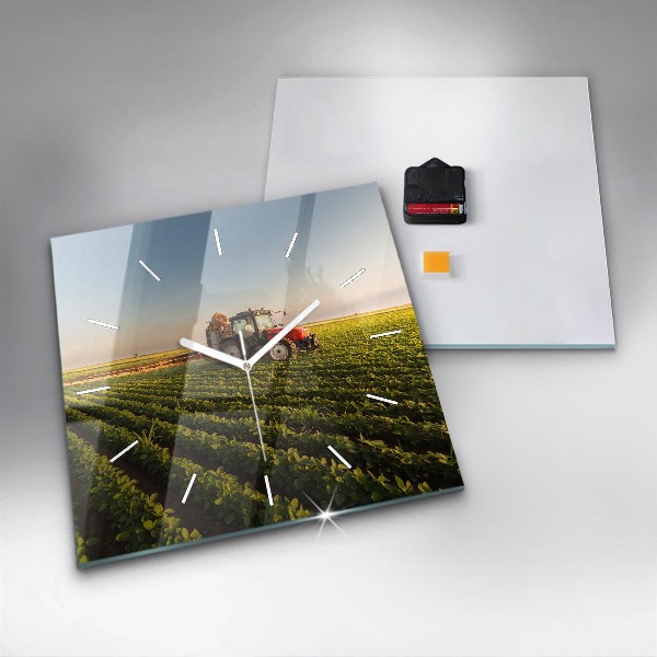 Reloj cuadrado Tractor fumigando un campo