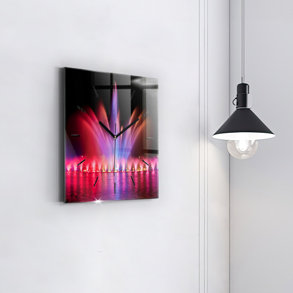 Reloj cuadrado Fuente de Wrocław por la noche