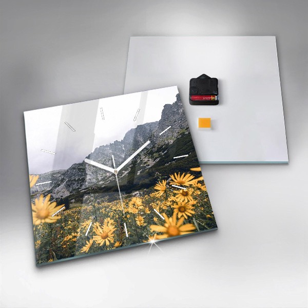 Reloj cuadrado Pradera de flores en las montañas