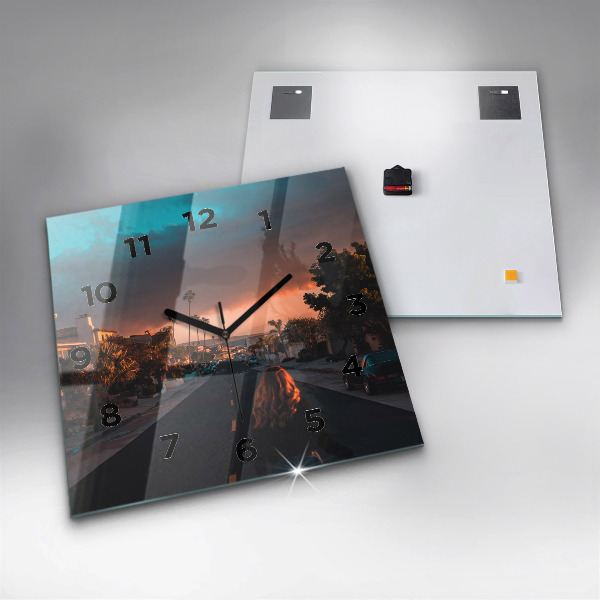 Reloj de pared cuadrado Mujer en la carretera