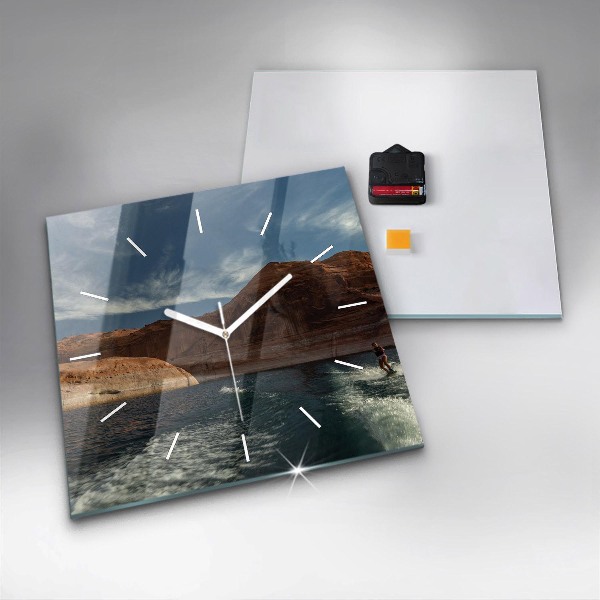 Reloj de pared cuadrado Persona sobre esquís acuáticos