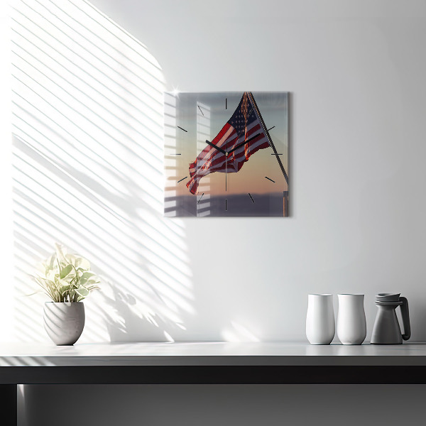 Reloj cuadrado La bandera estadounidense ondeando