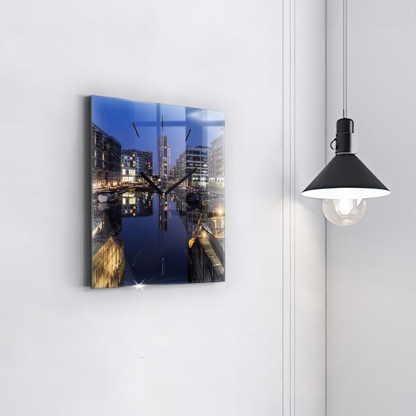 Reloj cuadrado Ciudad iluminada de noche