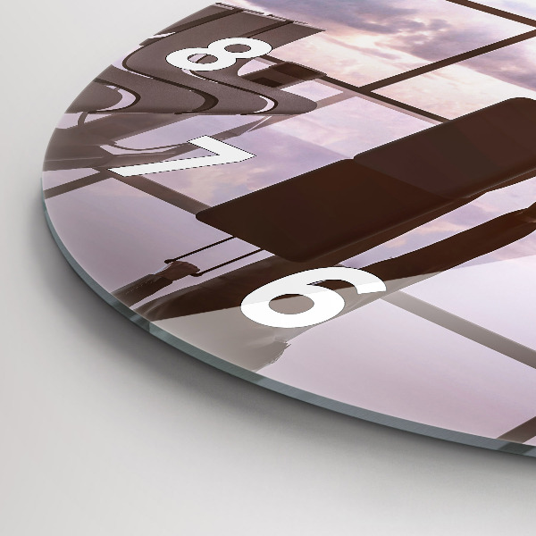 Reloj redondo pared Hombre en el aeropuerto