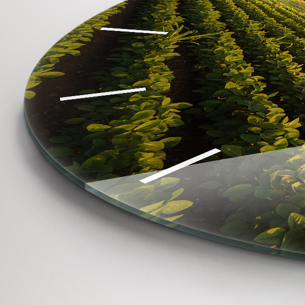 Reloj redondo pared Tractor fumigando un campo