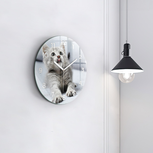 Reloj de pared redondo Gato en el sofá