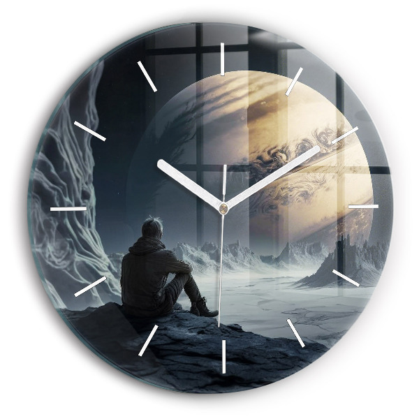 Reloj de pared redondo Hombre en la luna de fondo