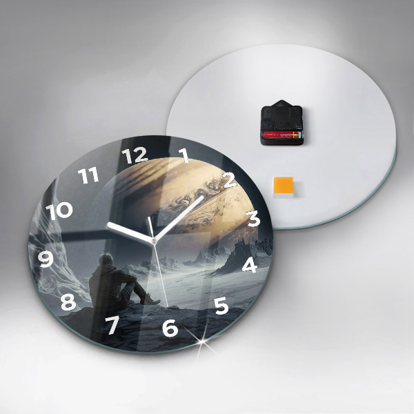 Reloj de pared redondo Hombre en la luna de fondo