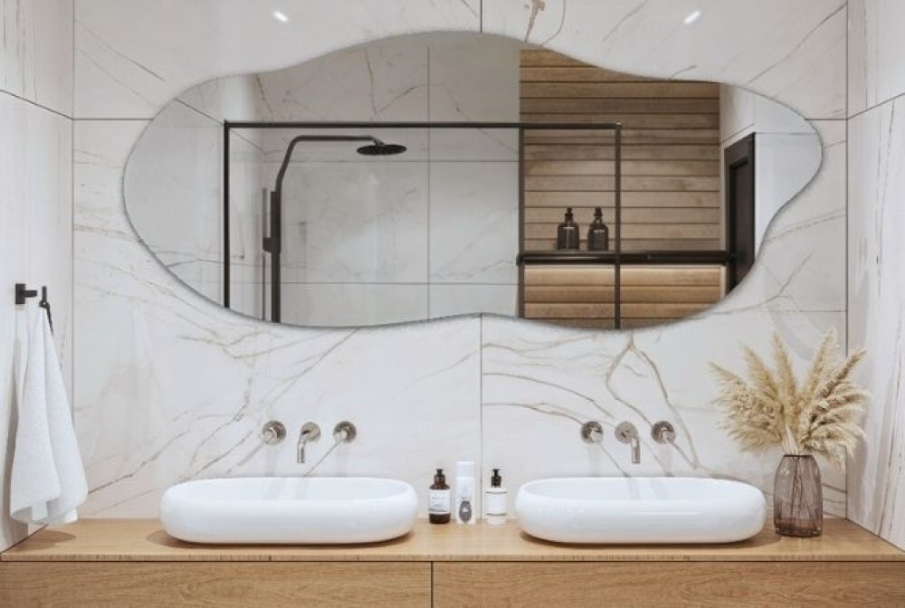 espejo para un cuarto de baño blanco